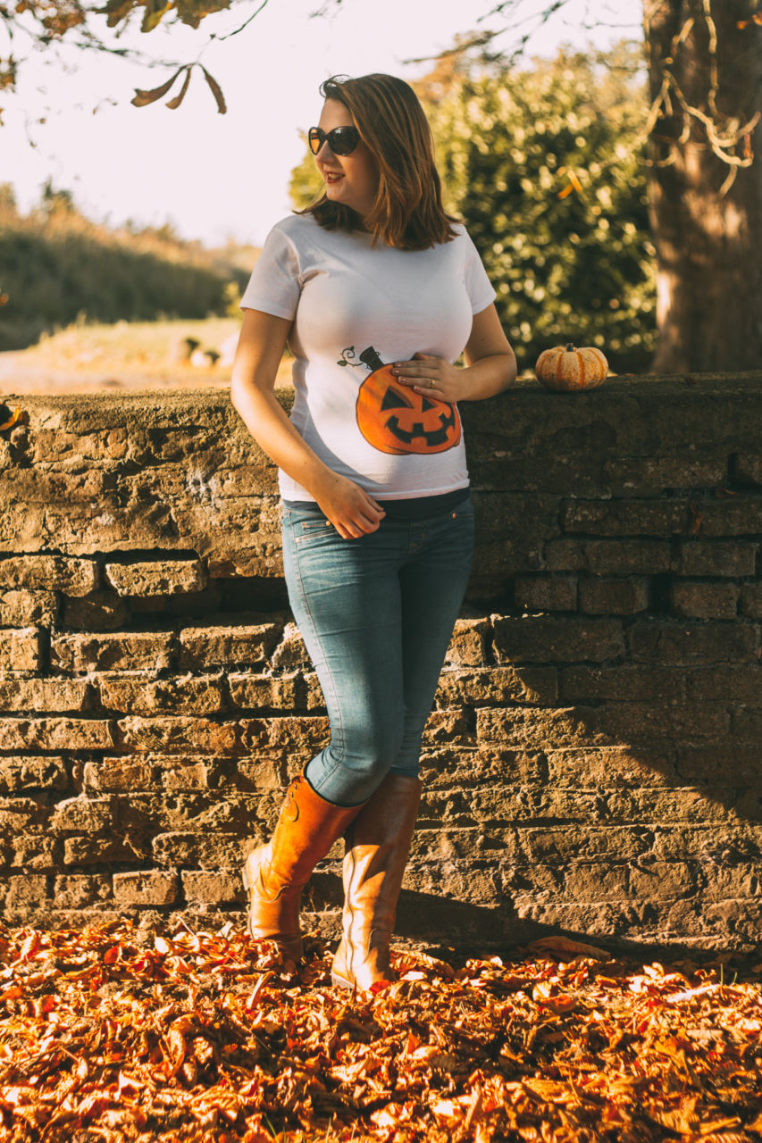 Pumpkin T shirt maternity outfit at Yorkshire Pumpkins patch