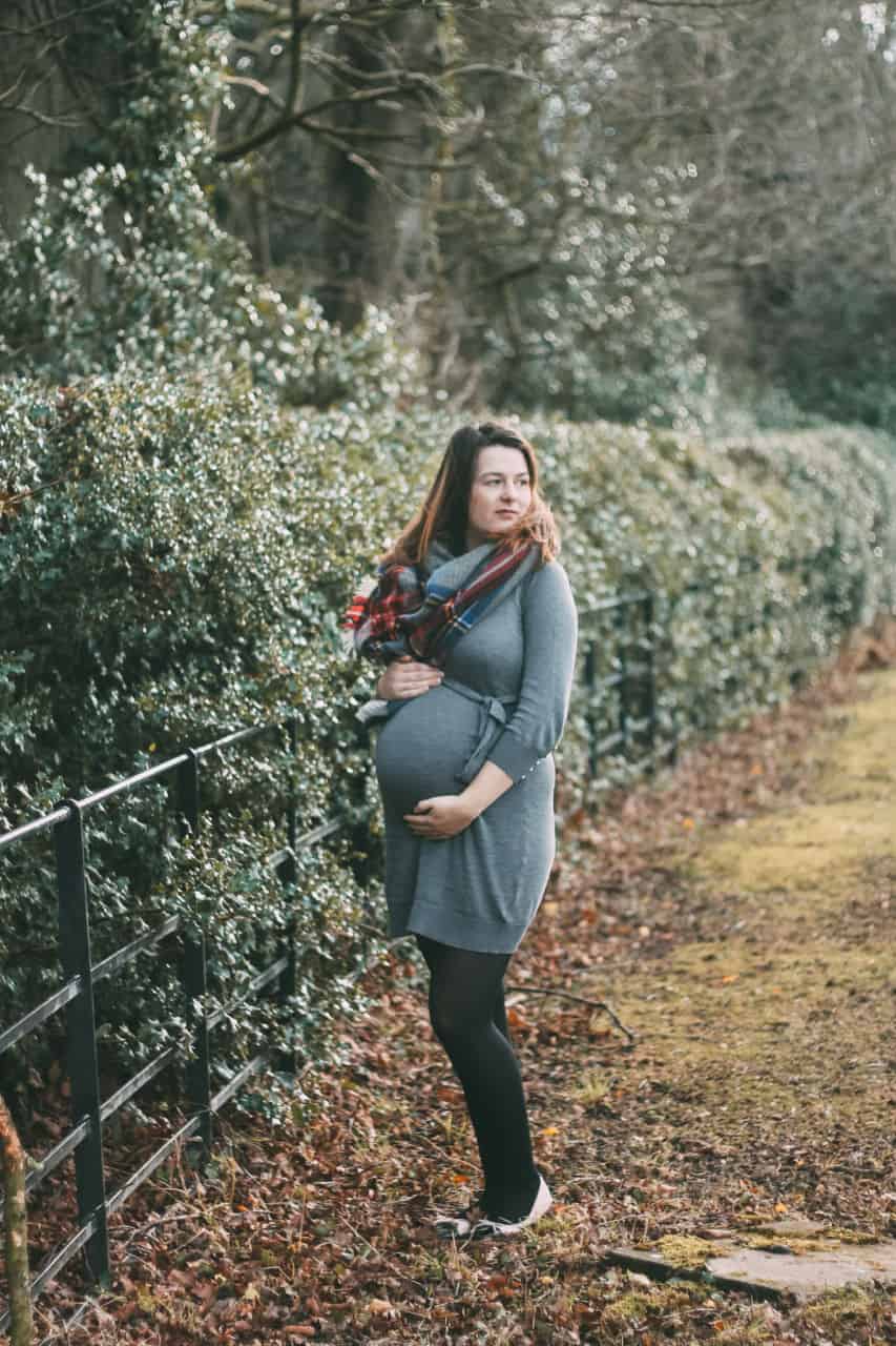 H&M grey maternity dress outfit