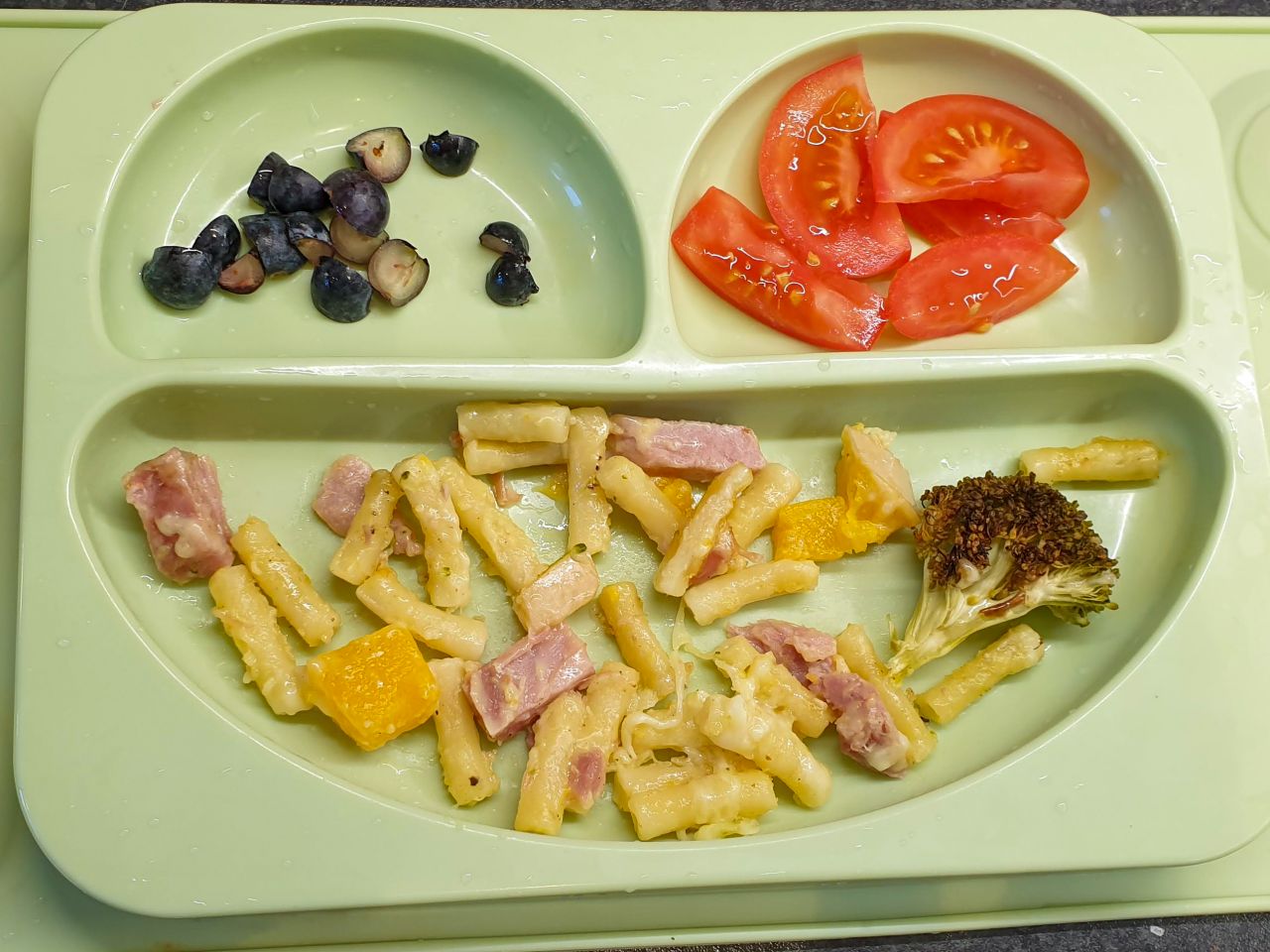 Baby led weaning meal - ham & macaroni cheese, tomatoes & blueberries