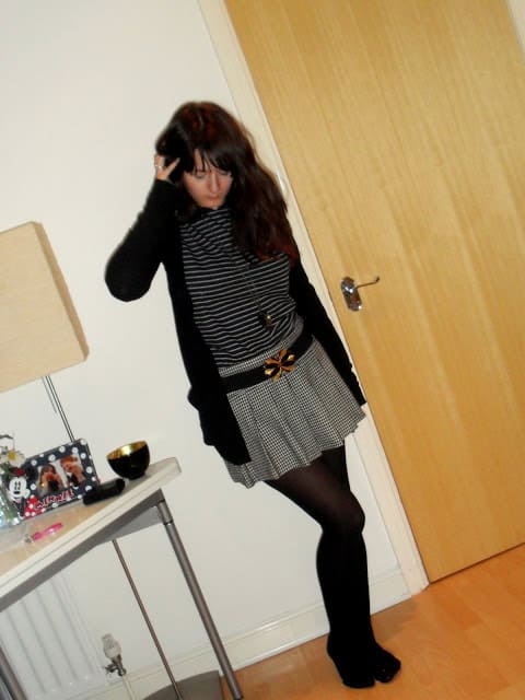 Men's T shirt with houndstooth skirt