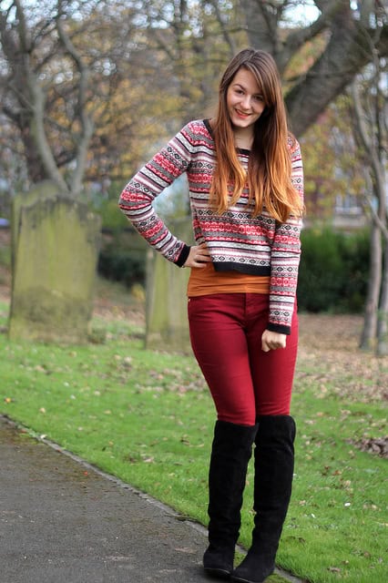 burgundy jeans outfit