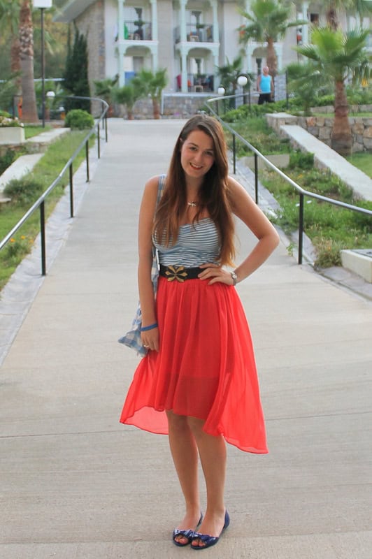 Pink dipped hem skirt outfit