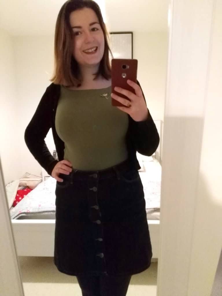 Outfit with green off shoulder Hollister top and denim skirt