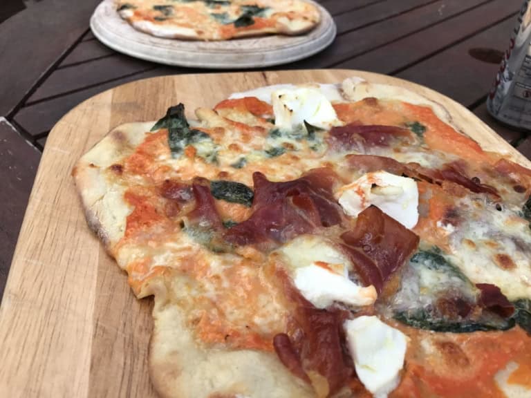 How to make pizza on a barbecue
